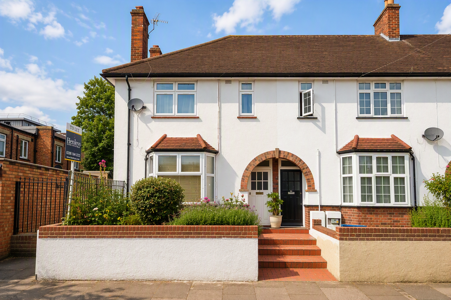 Flat Loring Road in London