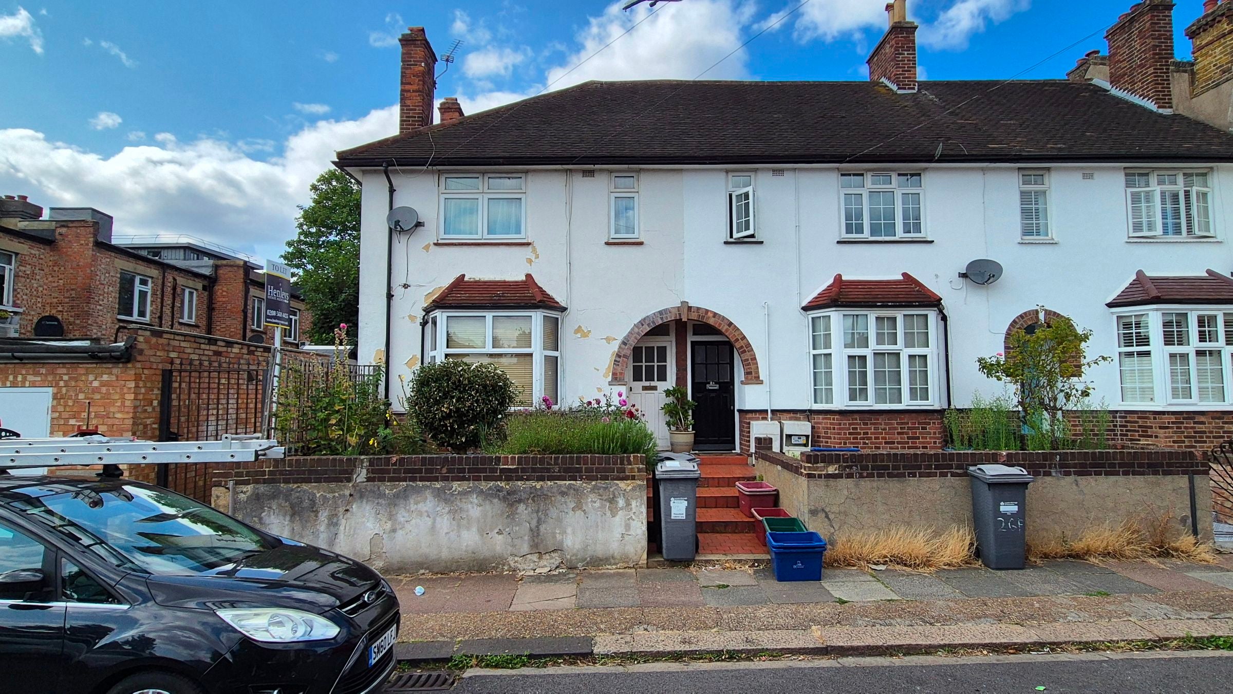 Flat Loring Road in London