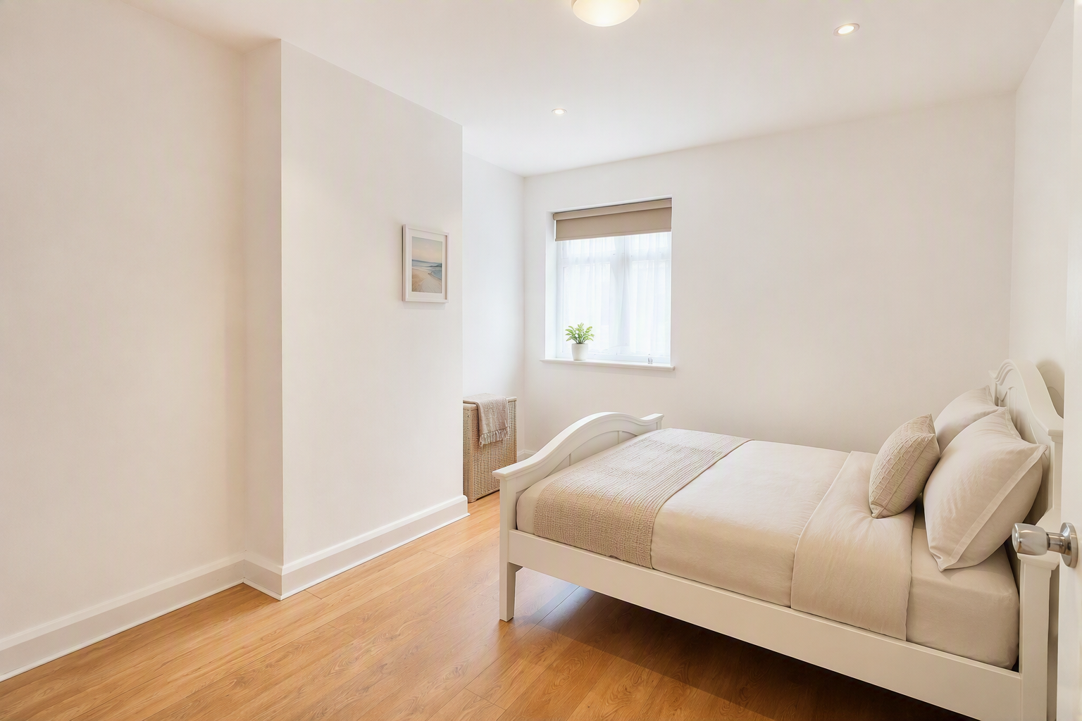 Flat Loring Road in London