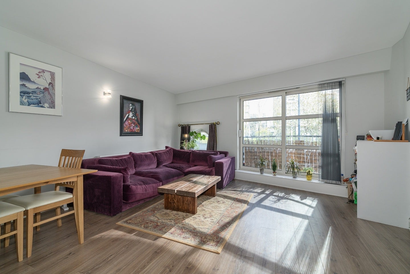 Flat Westferry Road in Greater London