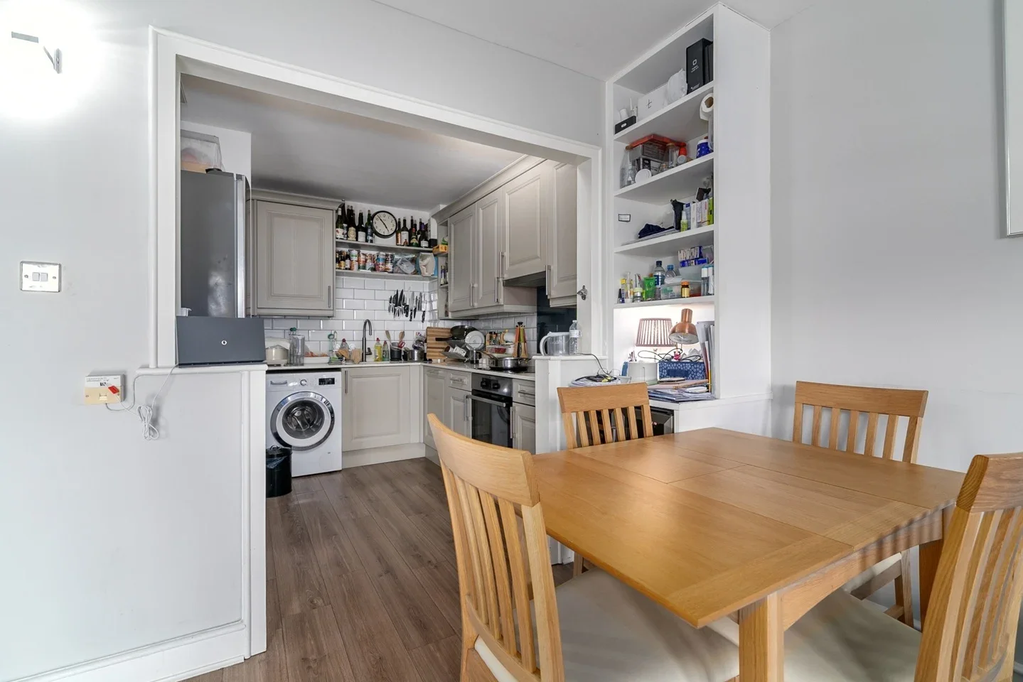 Flat Westferry Road in Greater London