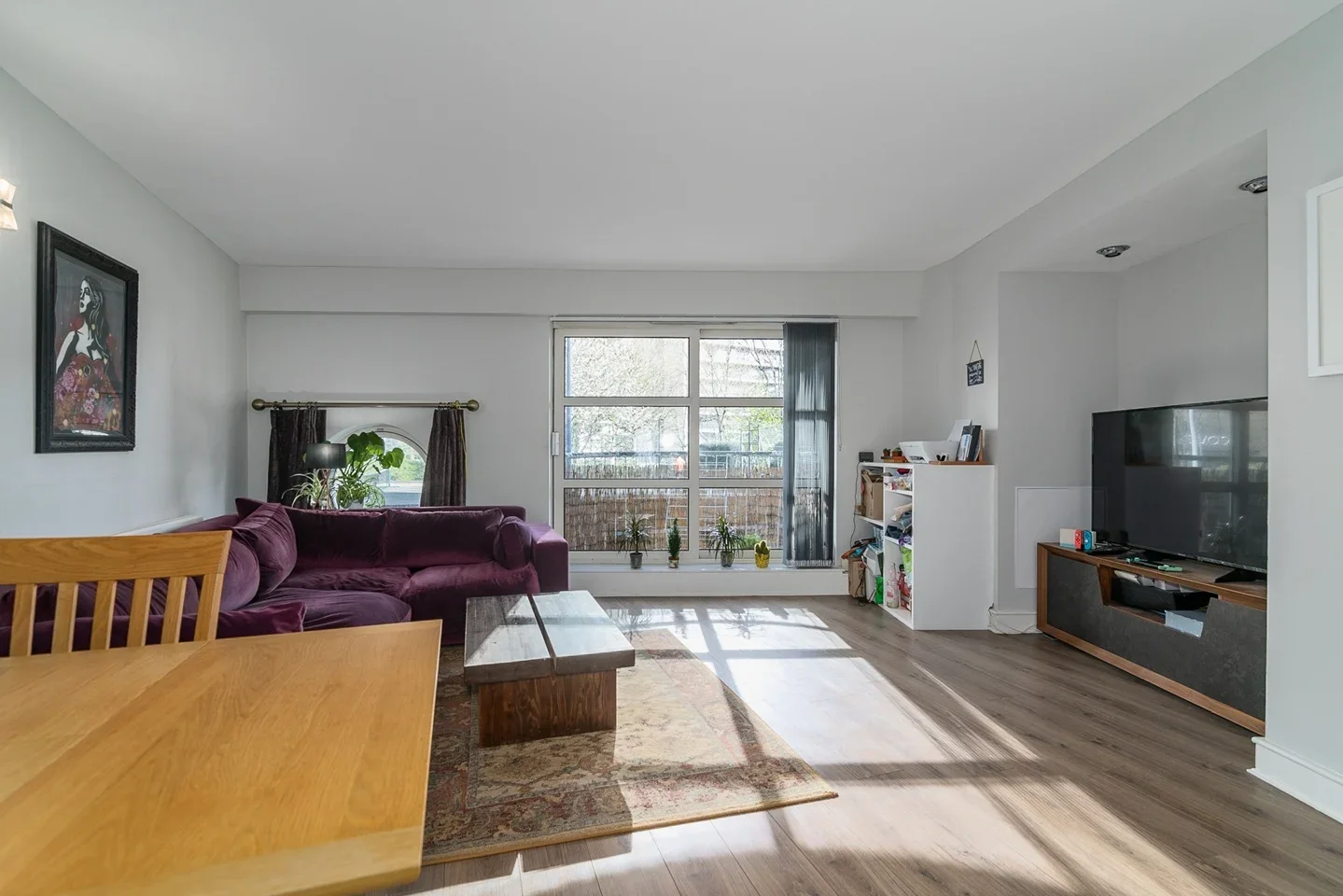 Flat Westferry Road in Greater London