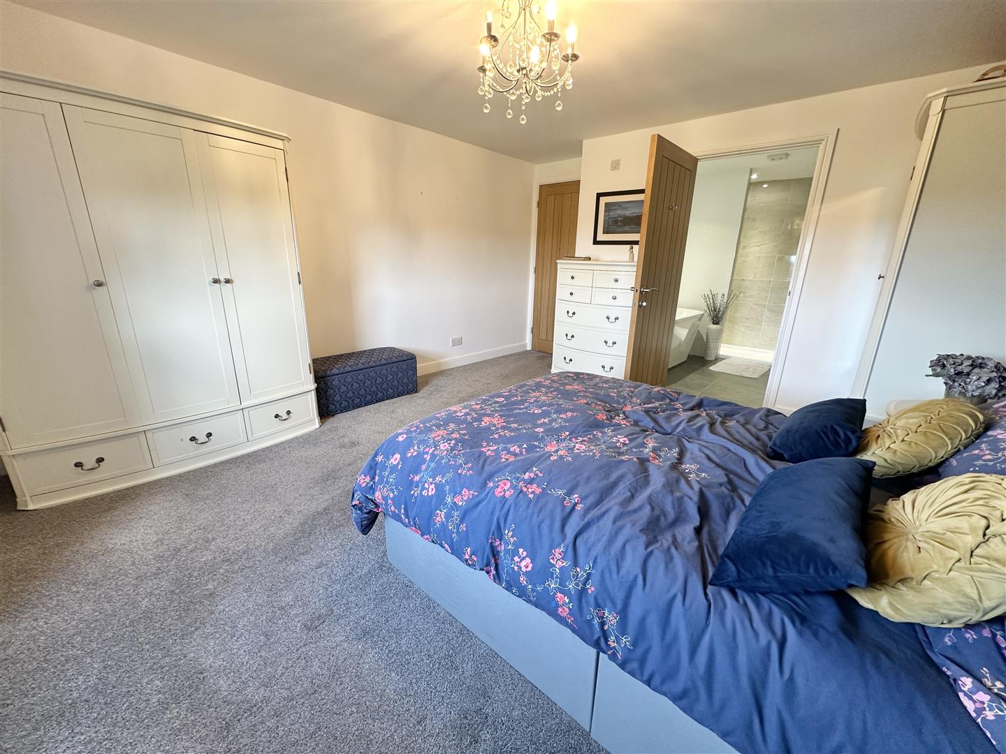 Flat Henbury Road in Bristol