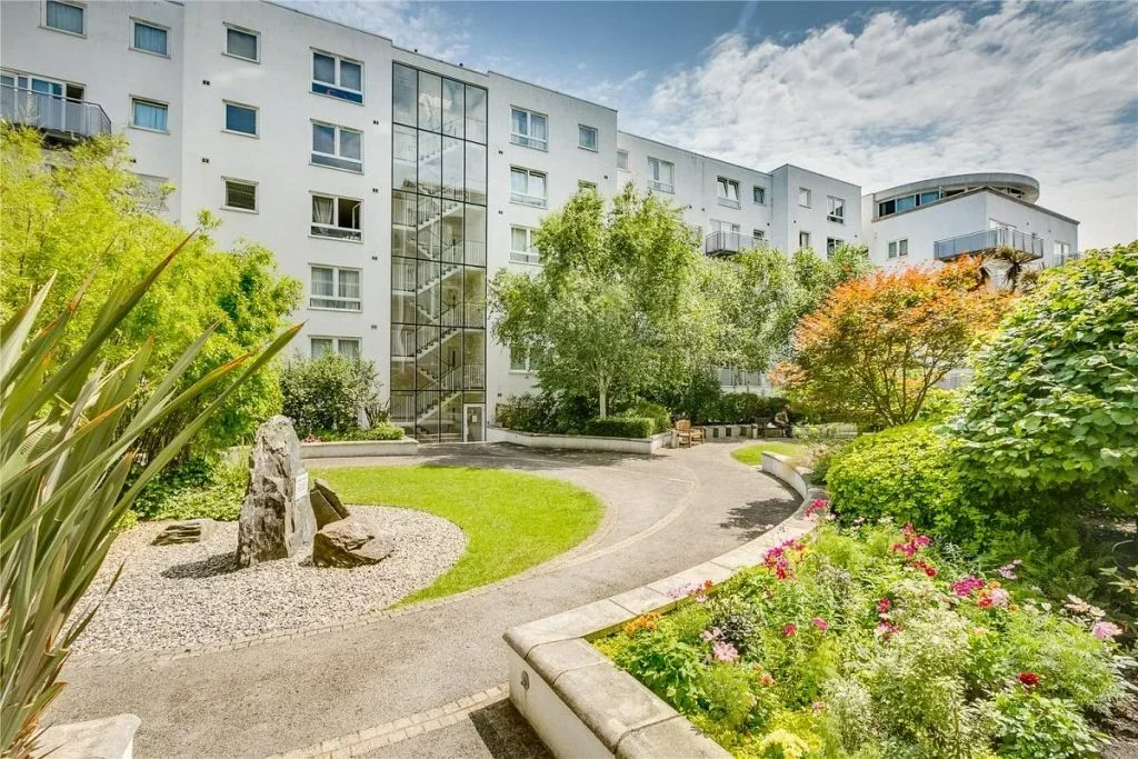 Flat Chepstow Place in City of Westminster