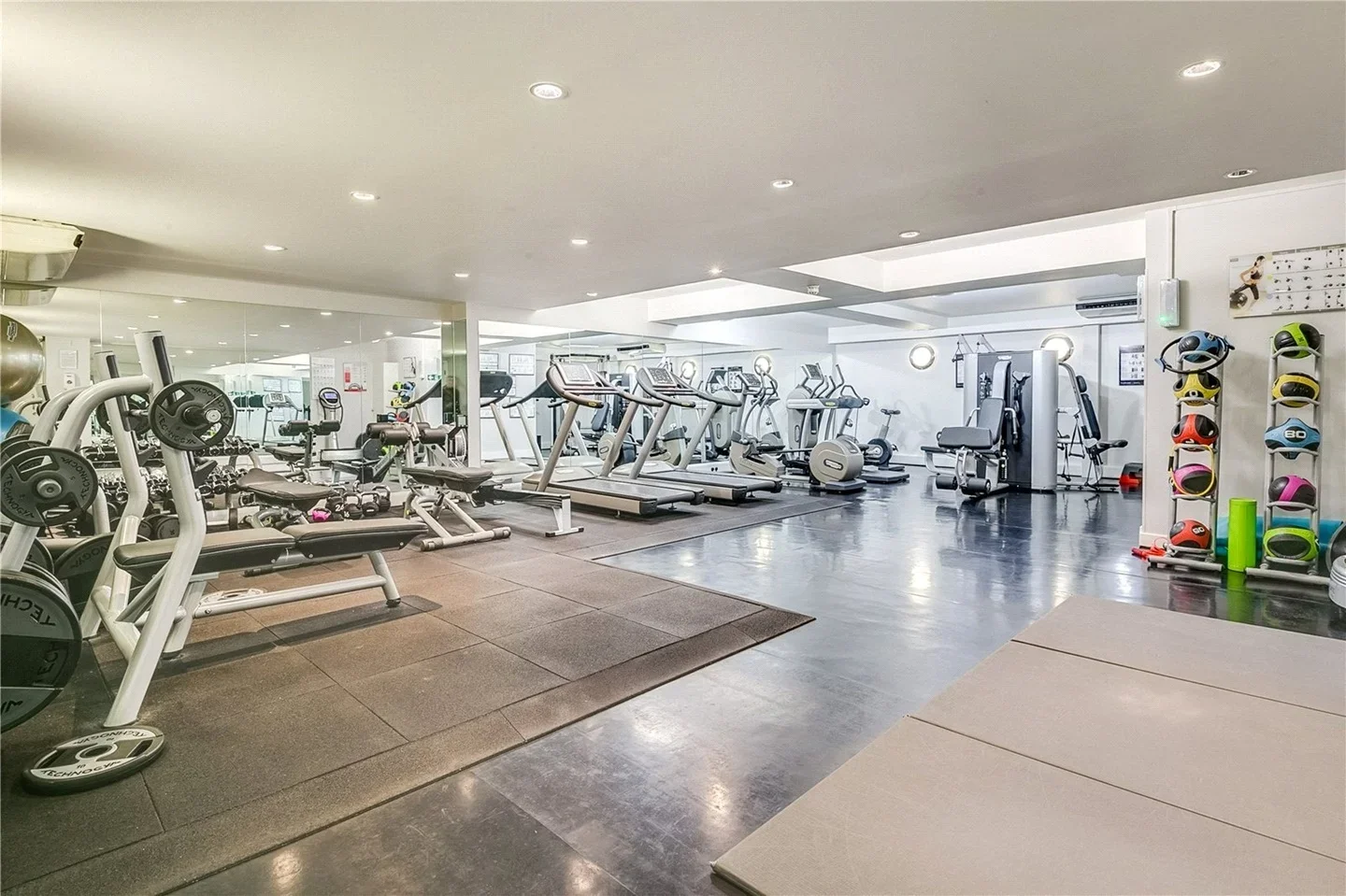 Flat Chepstow Place in City of Westminster