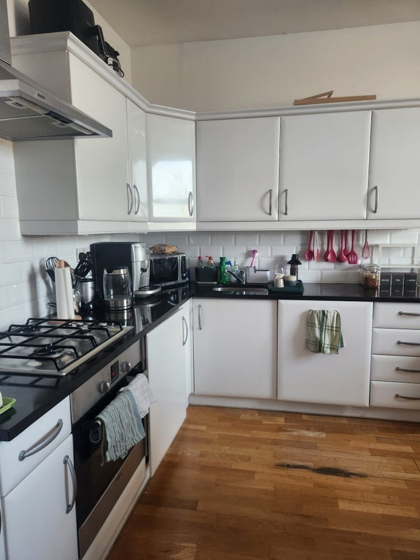 Flat Evandale Road in Greater London