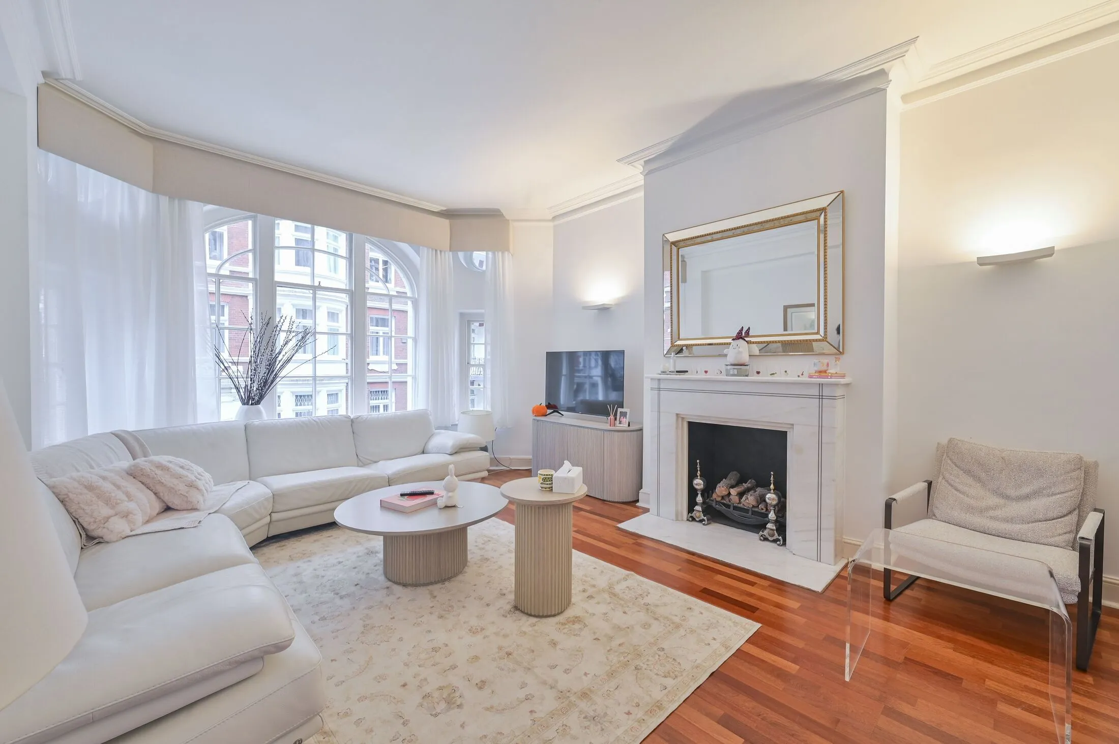 Flat Basil Street in Greater London