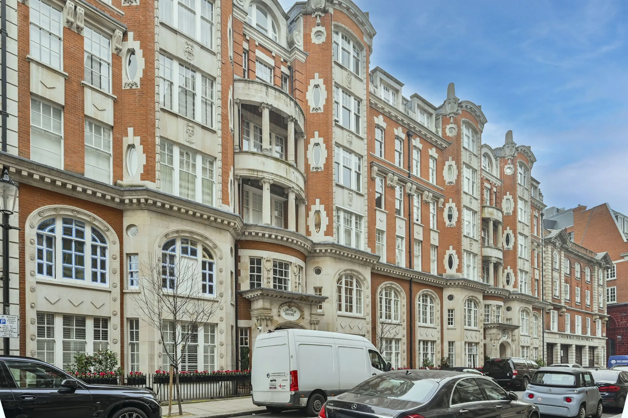 Flat Basil Street in Greater London