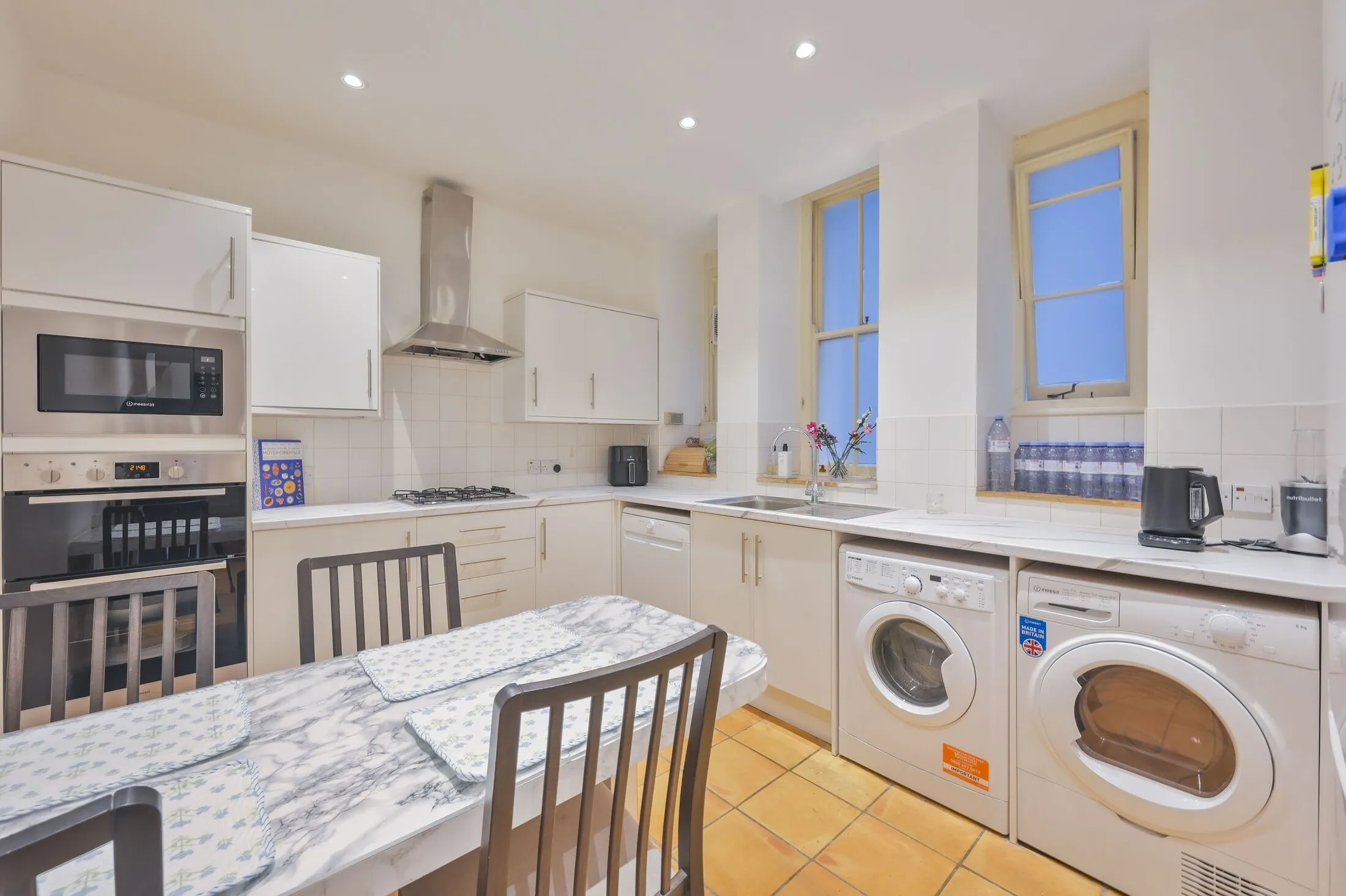 Flat Basil Street in Greater London