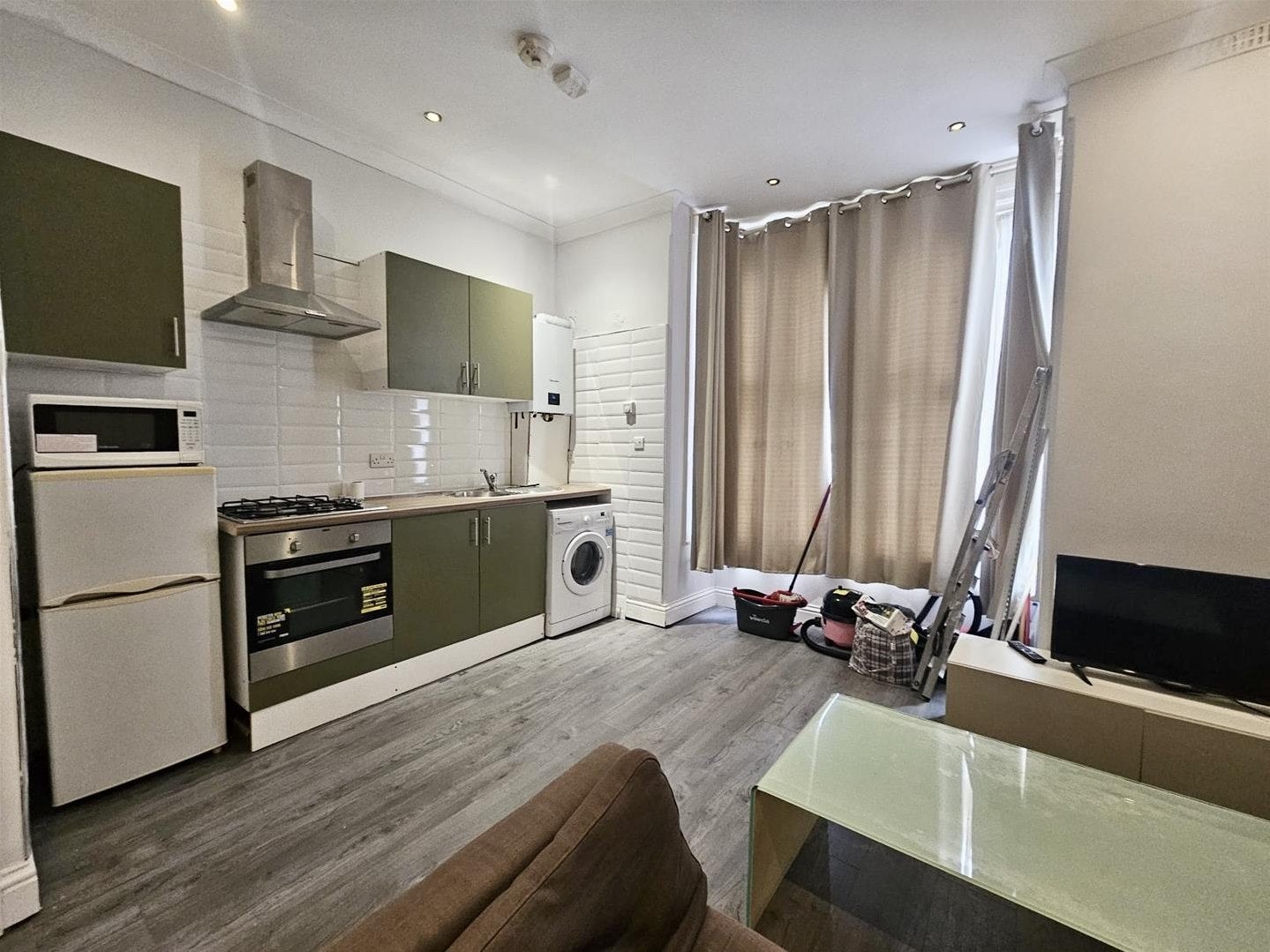 Flat Minet Avenue in Greater London