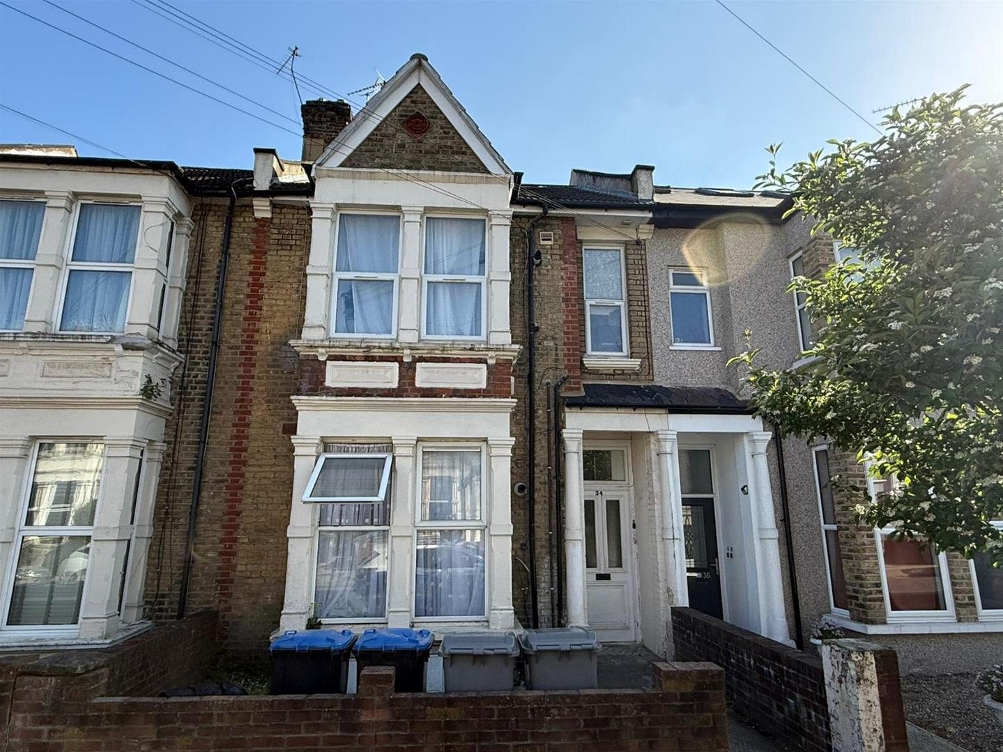 Flat Minet Avenue in Greater London