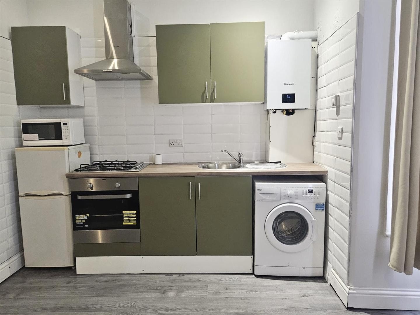 Flat Minet Avenue in Greater London