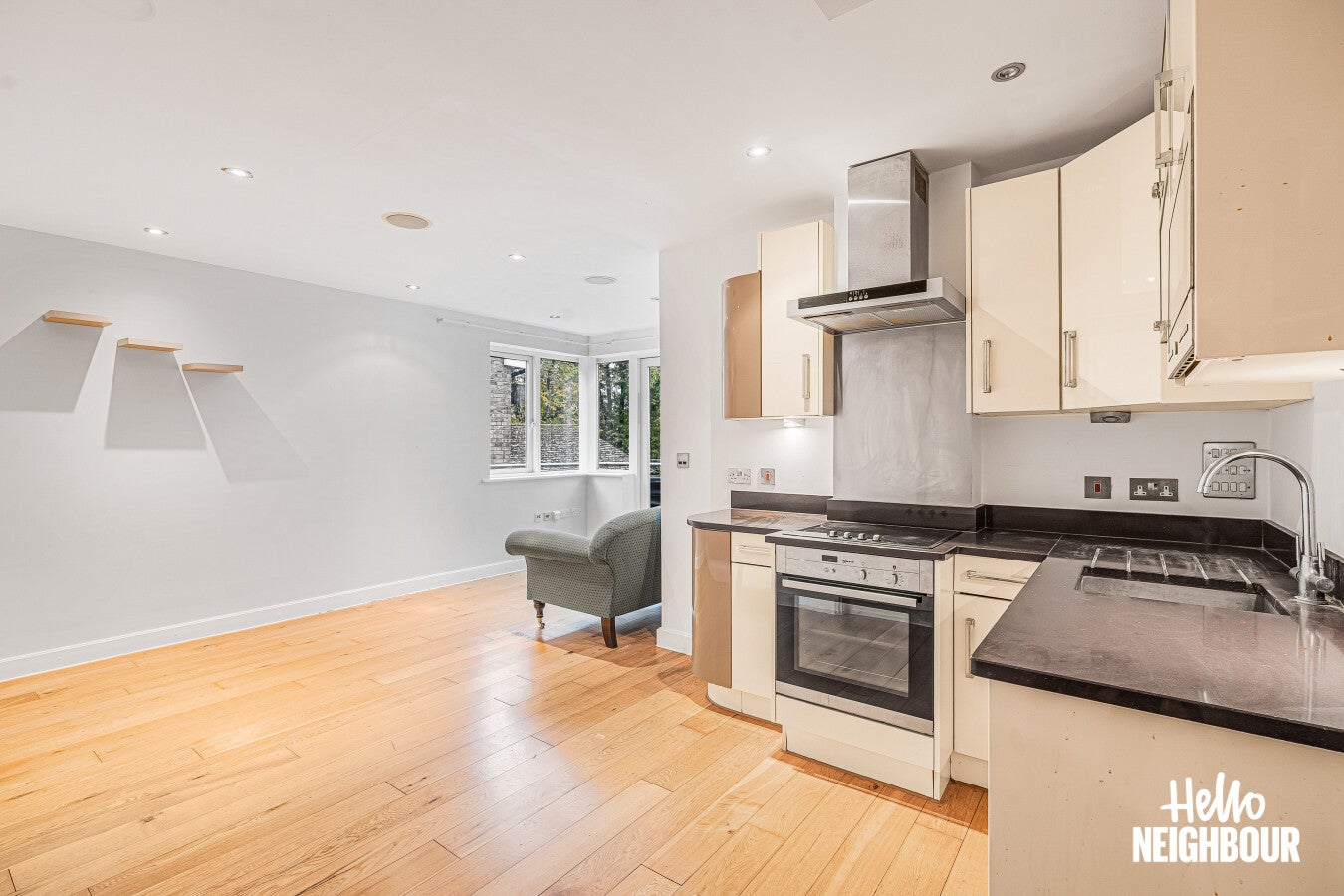 Flat Upper Richmond Road in Greater London