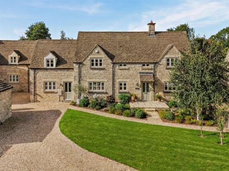 House Stonesfield Close in Cotswold District