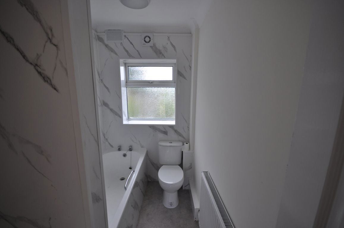 House Birchfield Close in Halesowen