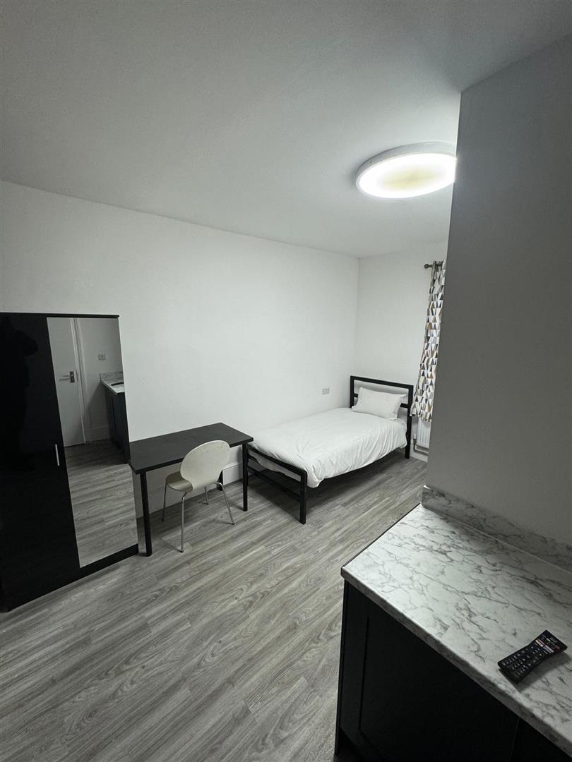 Flat Heenan Close in Greater London