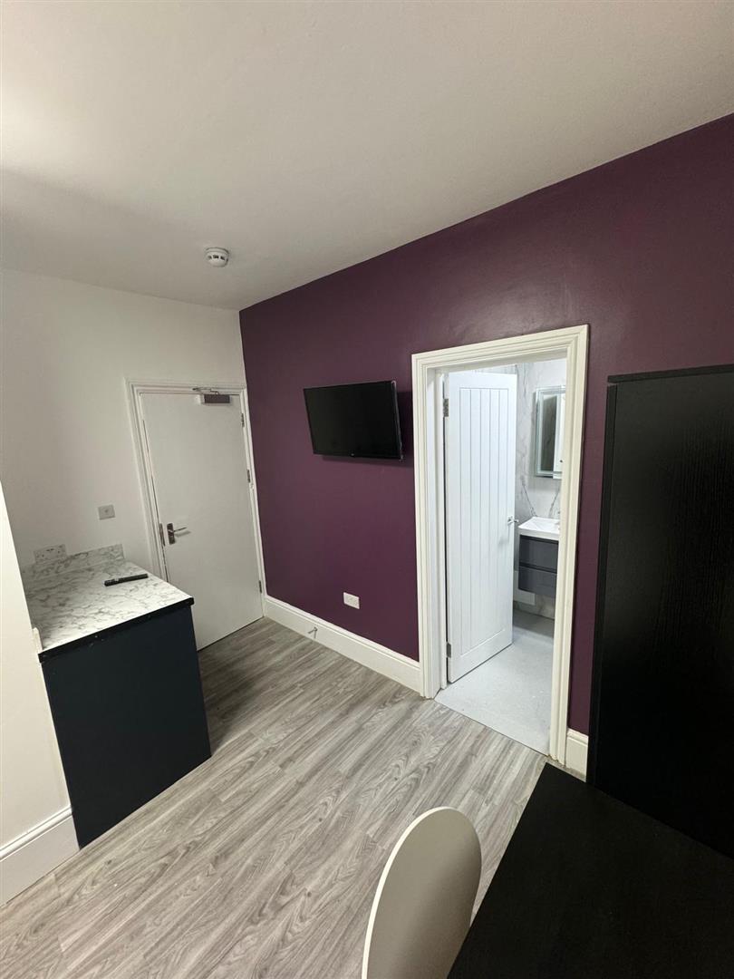 Flat Heenan Close in Greater London