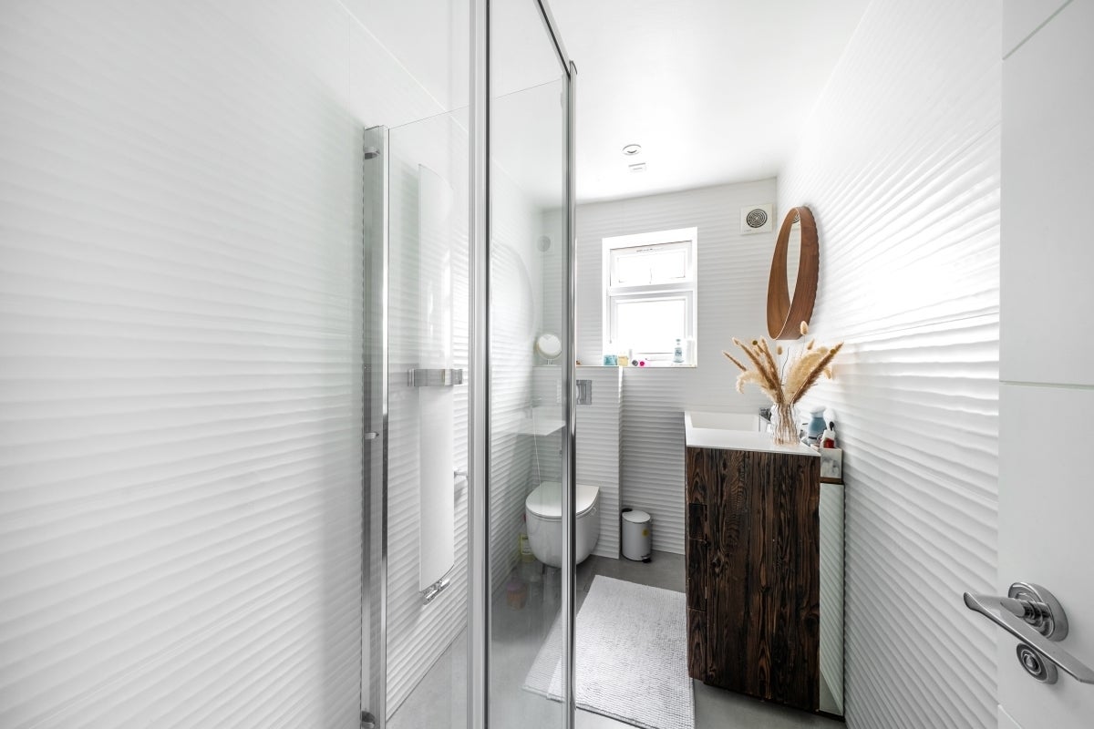 Flat Agamemnon Road in Greater London