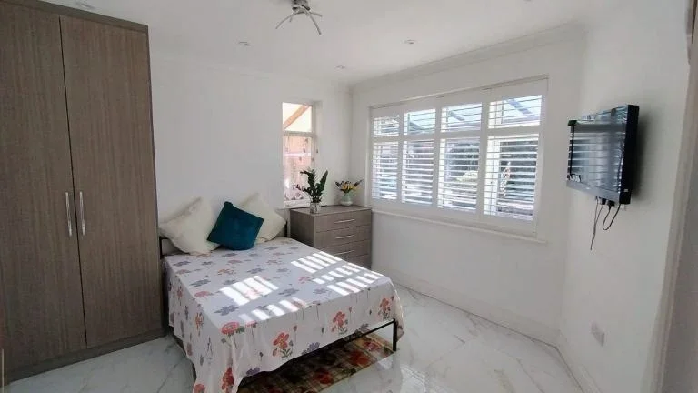 Room Ellerman Avenue in Greater London