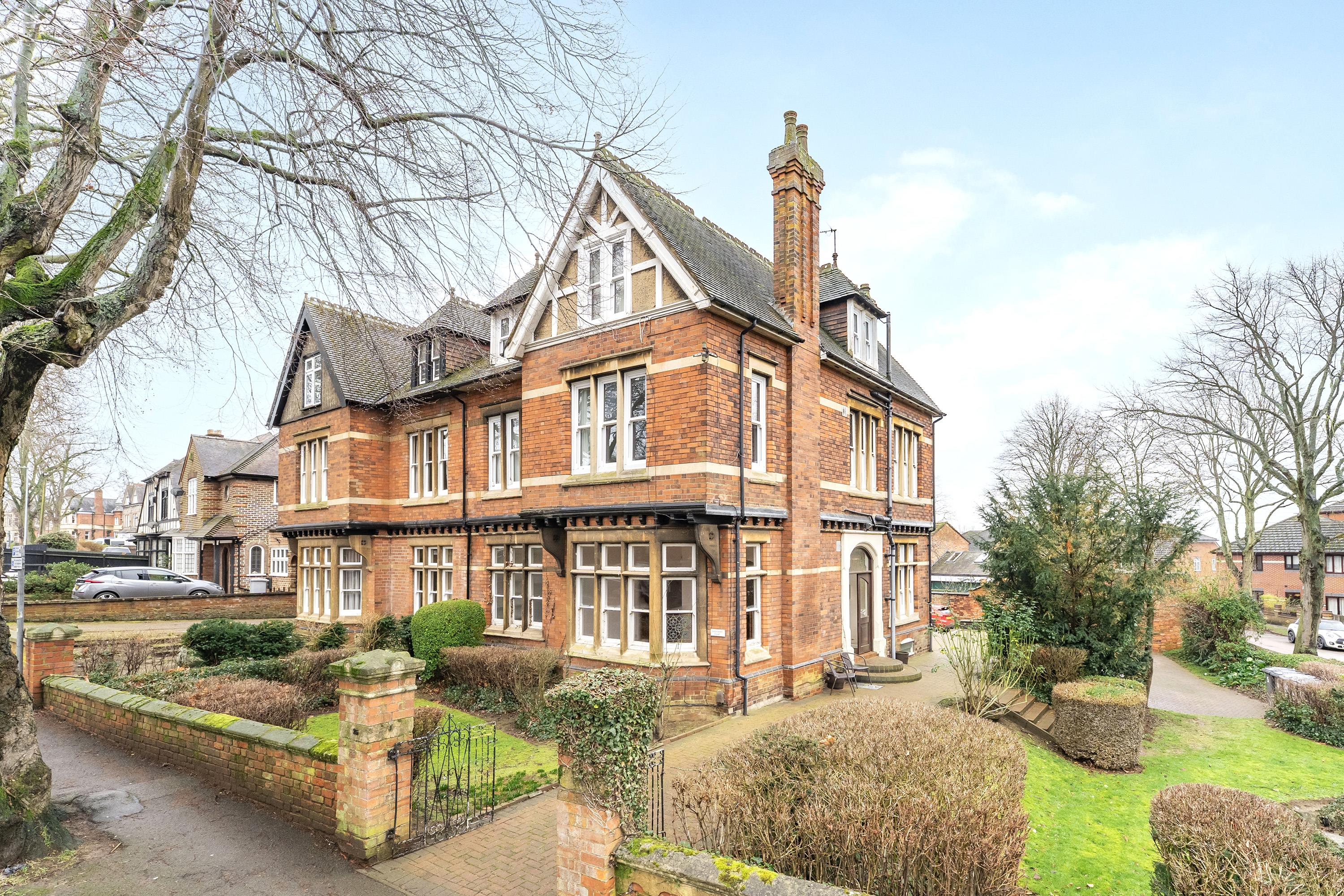 Flat Queensberry Road in Kettering