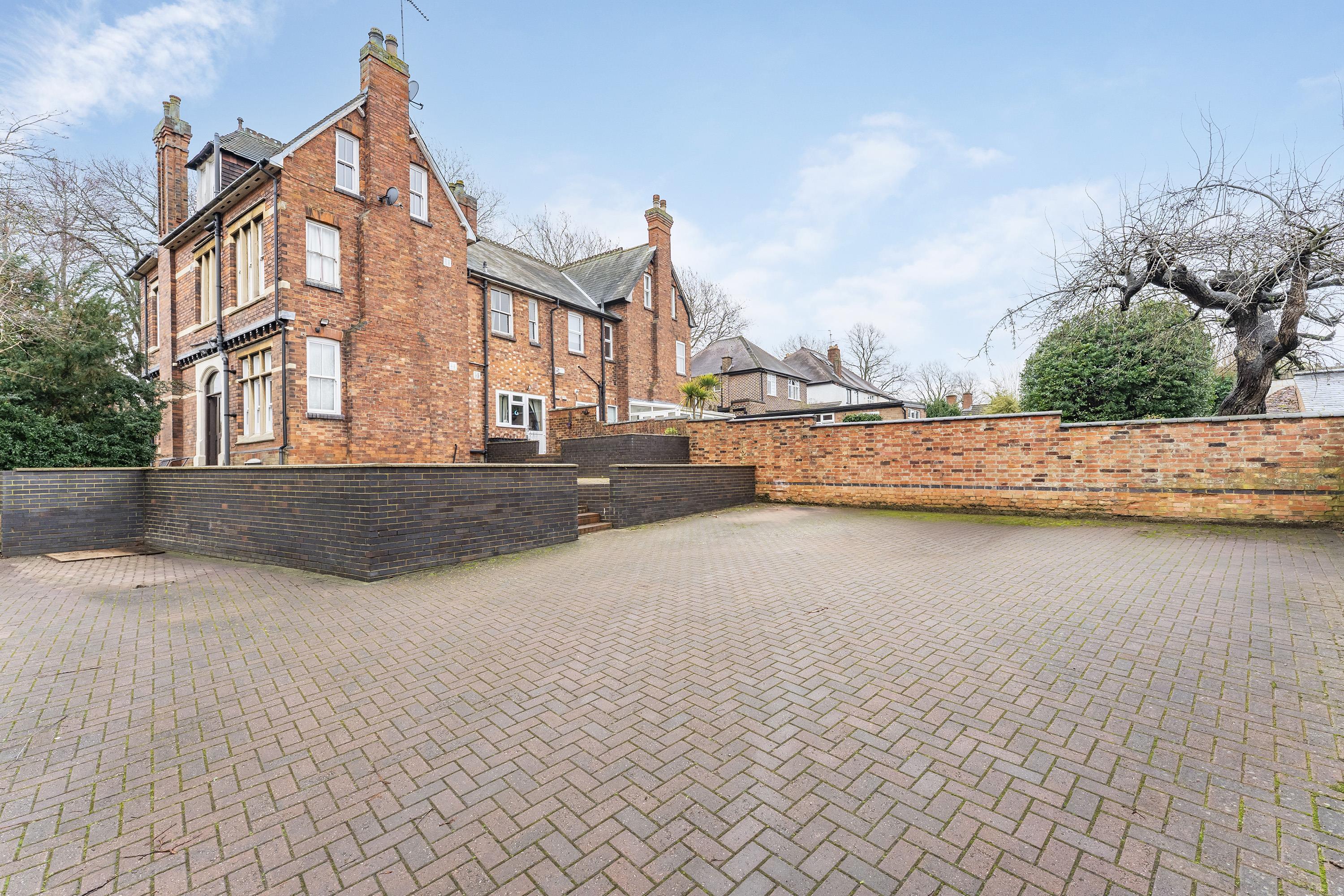 Flat Queensberry Road in Kettering