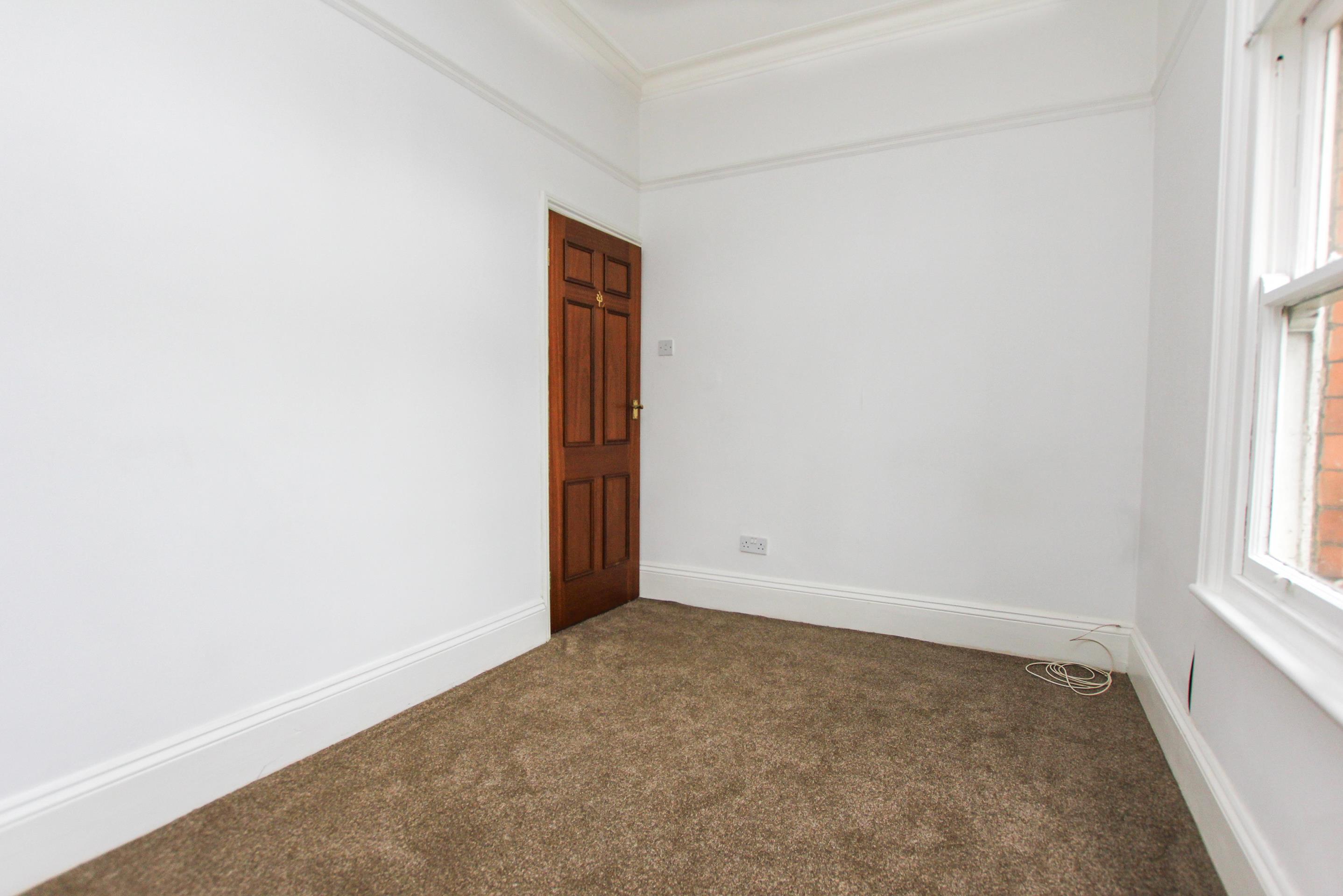 Flat Queensberry Road in Kettering