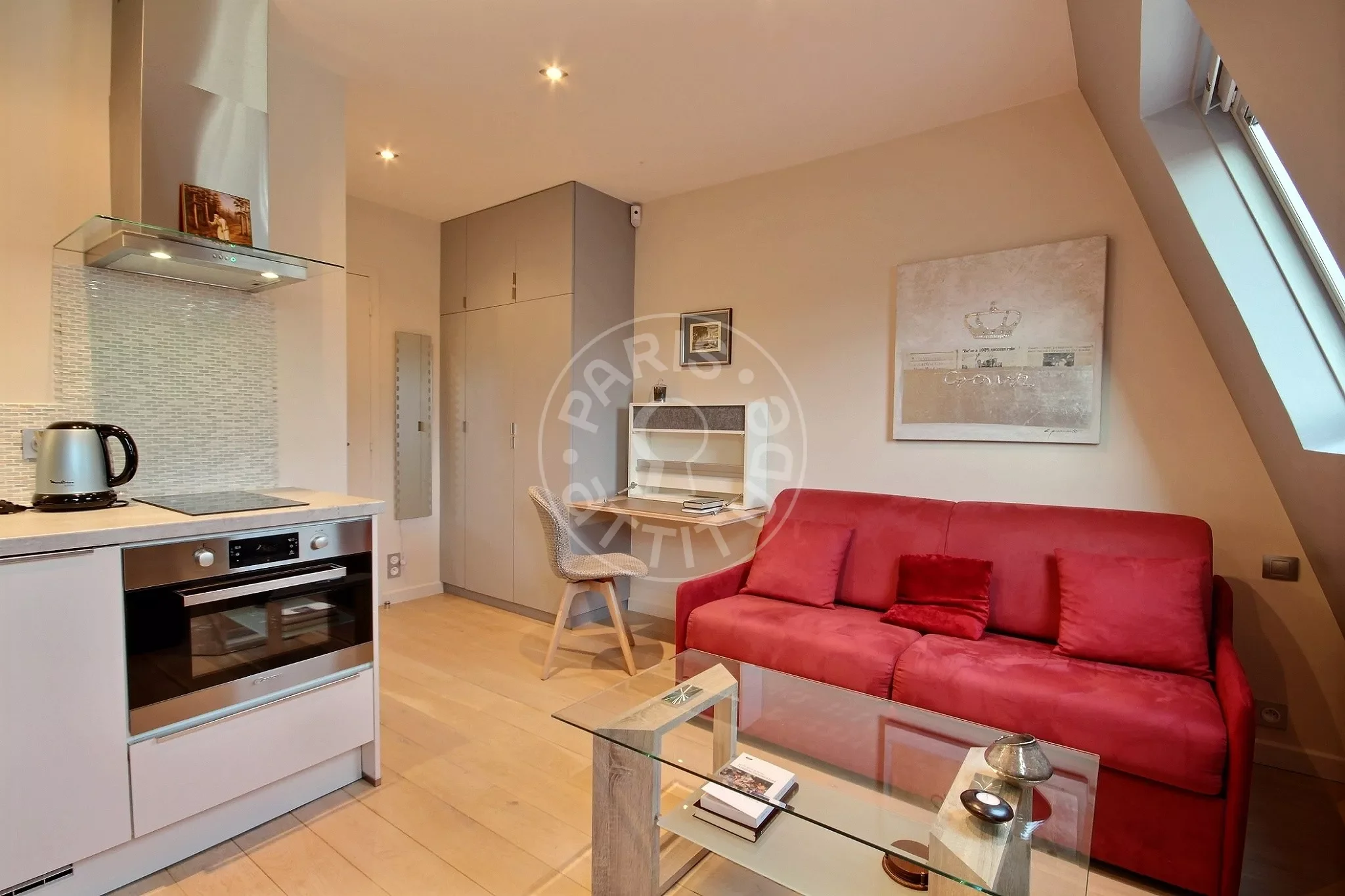 Flat Rue d'Artois in Paris