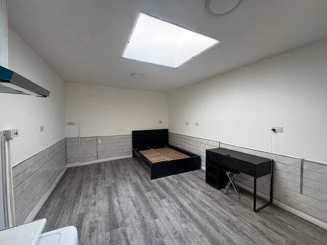 Flat Crafton Street West in Leicester