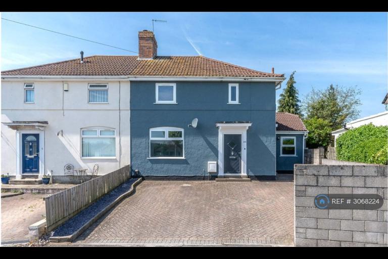 House Dingle Close in Bristol