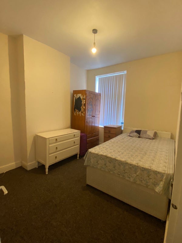 Room Clifton Road in Sandwell