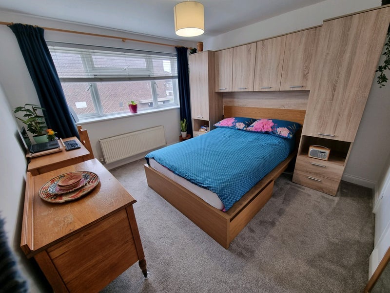 Room Clover Close in Greater London