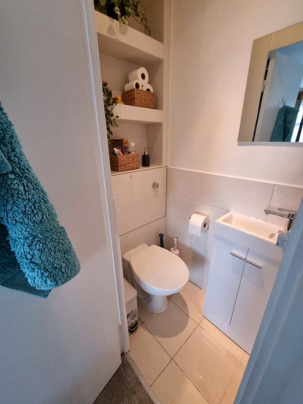 Room Clover Close in Greater London