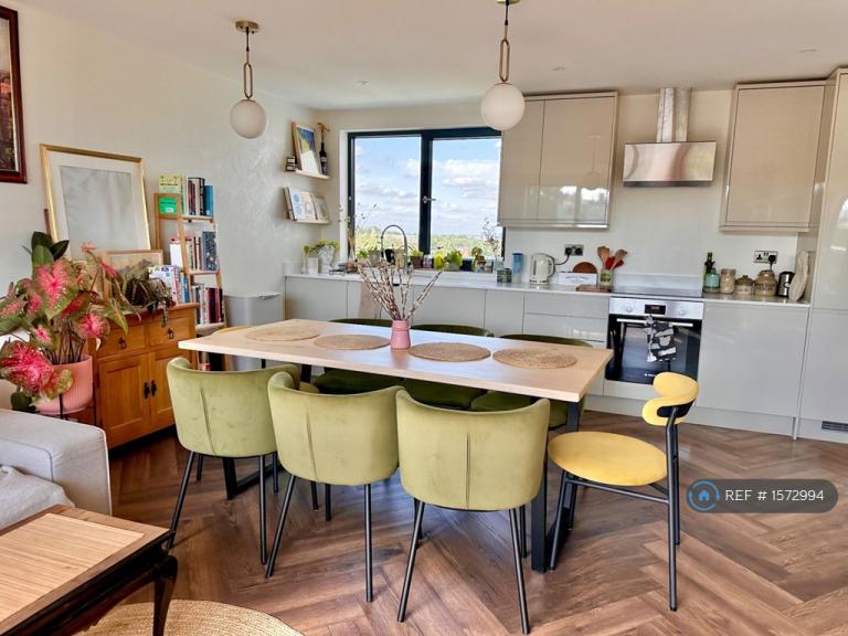 Room South Norwood Hill in Greater London