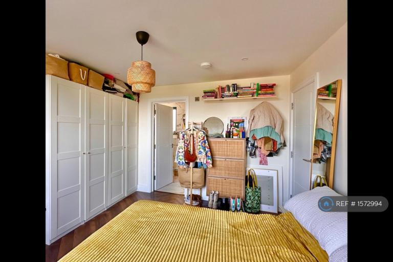 Room South Norwood Hill in Greater London