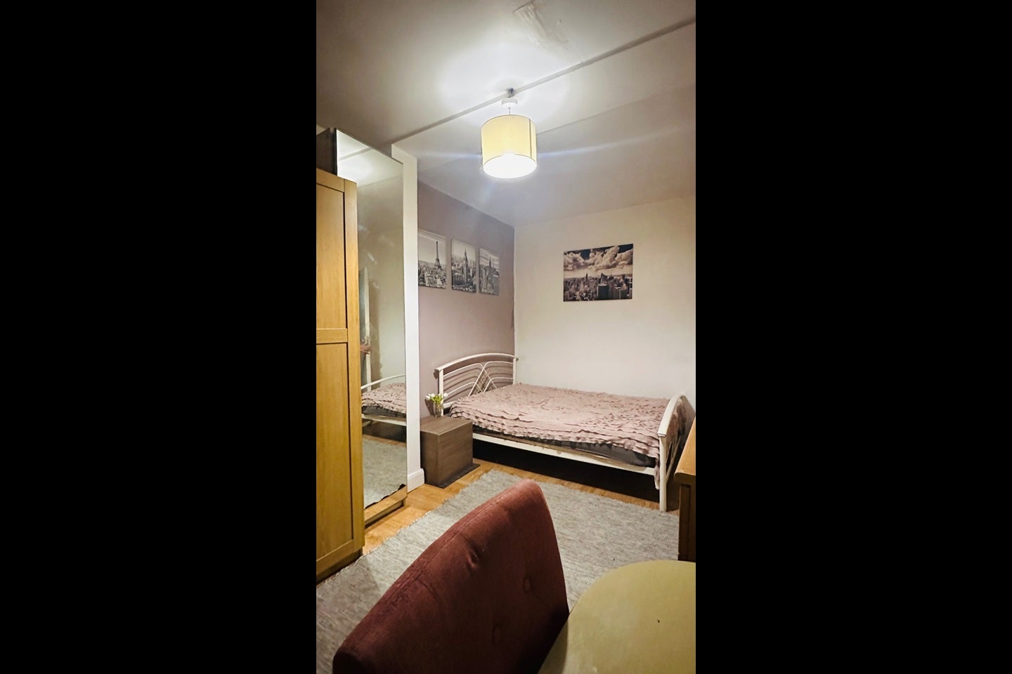 Room North Circular Road in Greater London