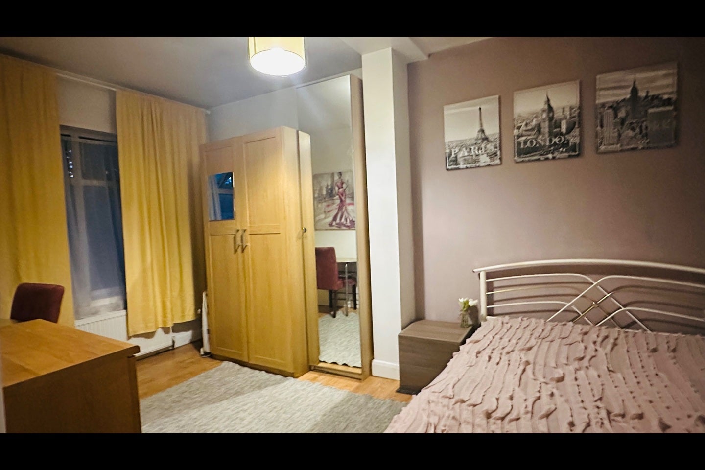 Room North Circular Road in Greater London