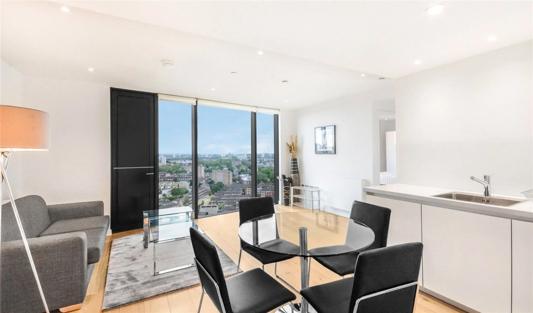 Flat Wollaston Close in Greater London