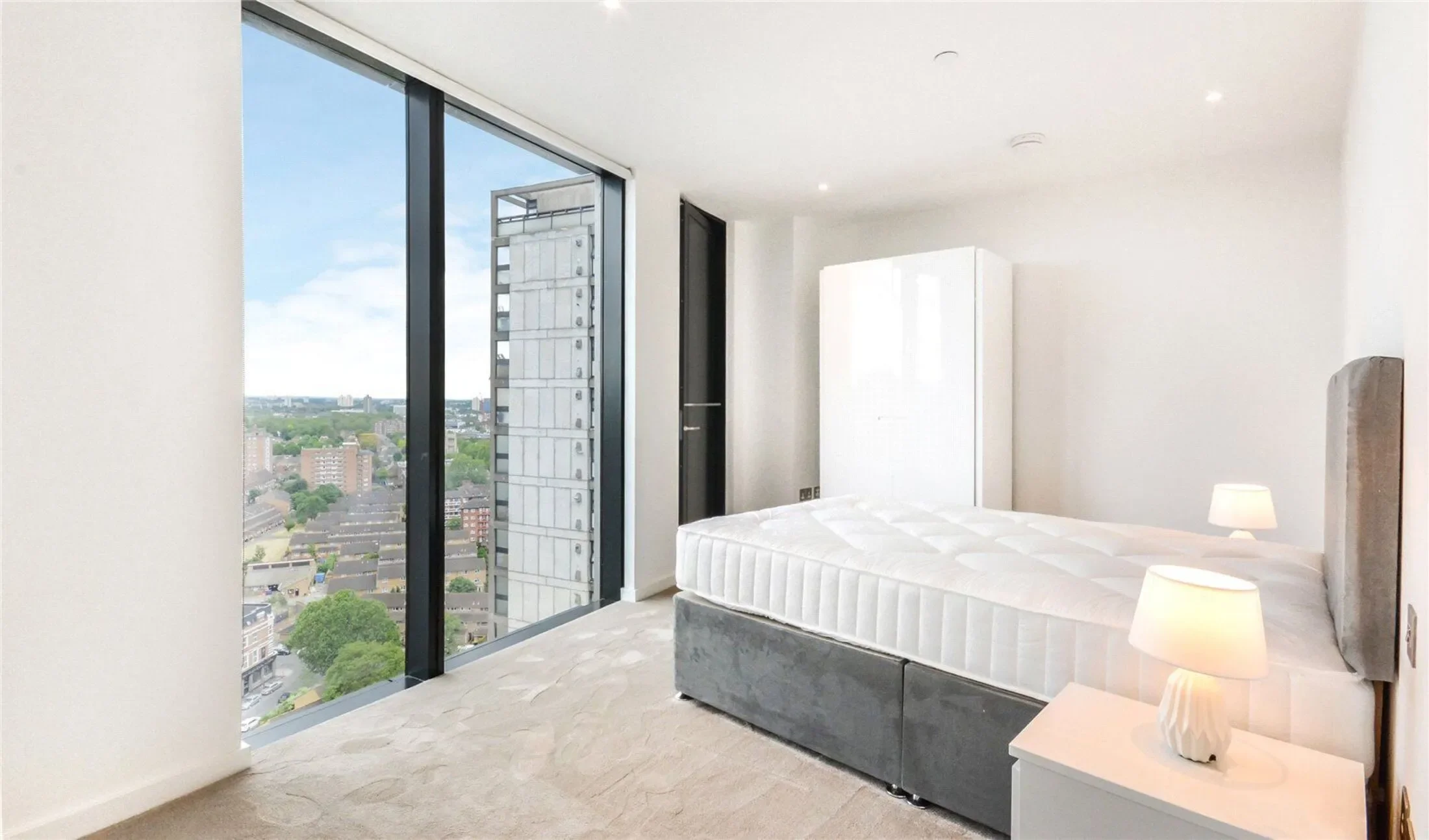 Flat Wollaston Close in Greater London