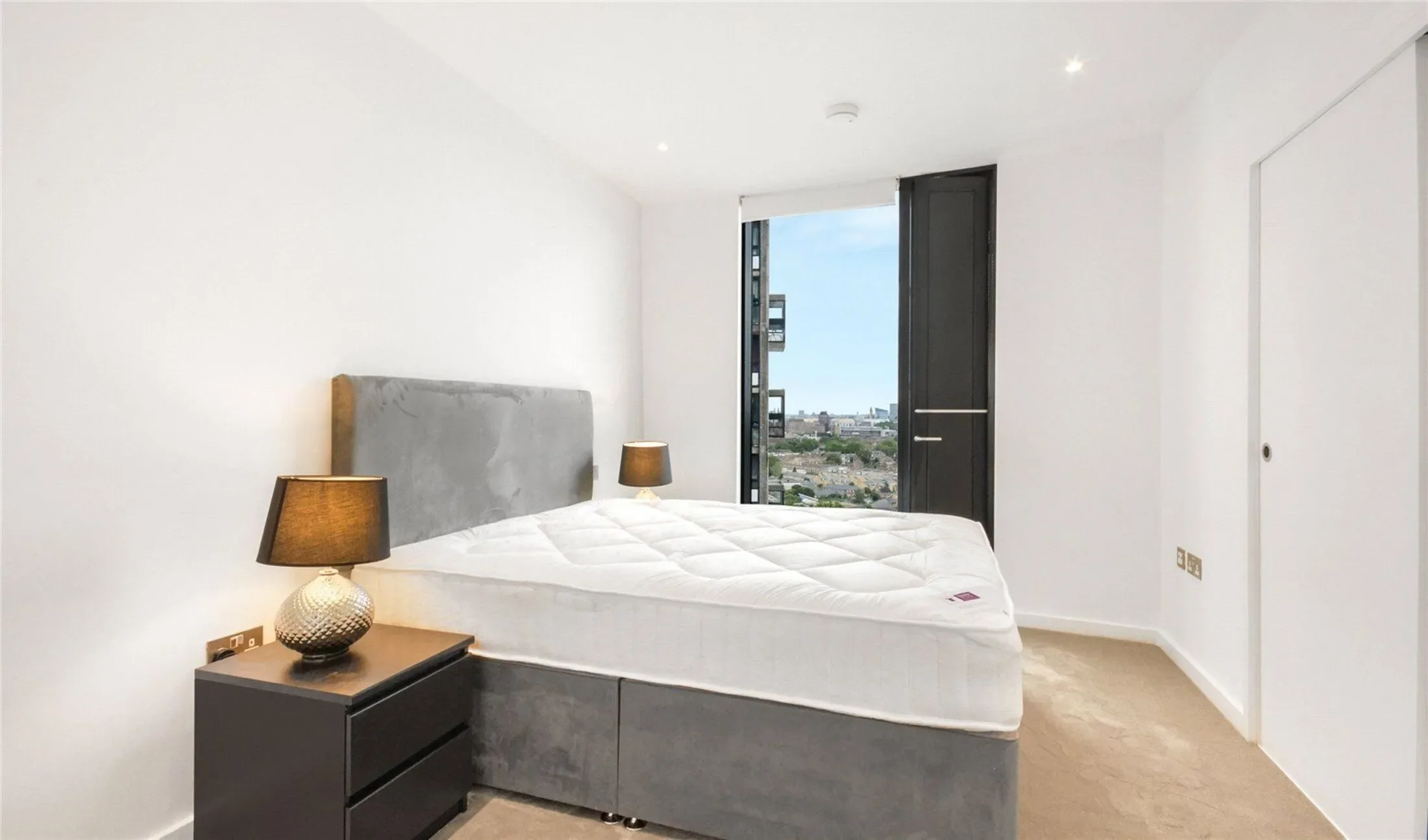 Flat Wollaston Close in Greater London