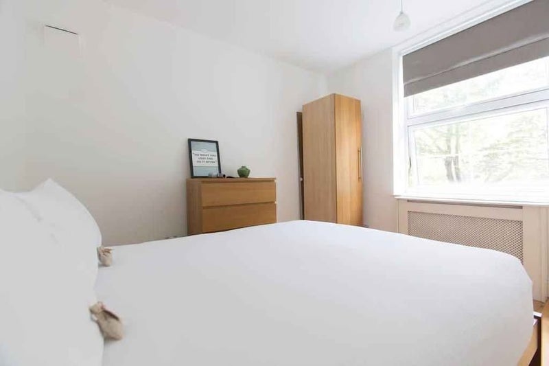 Room St. Katharine's Way in Greater London
