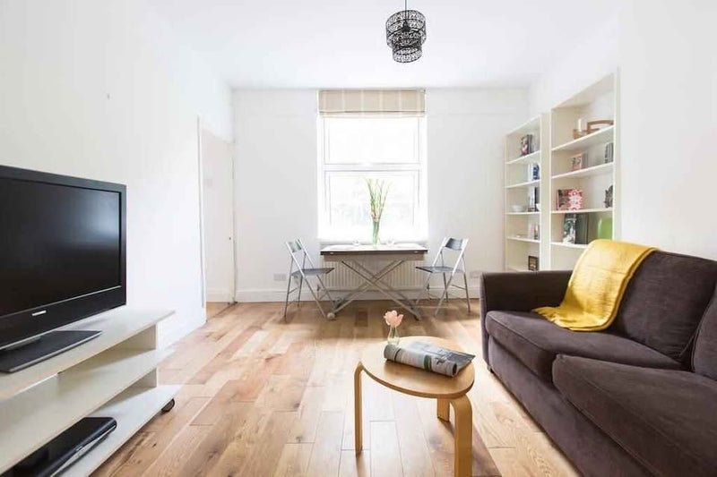 Room St. Katharine's Way in Greater London