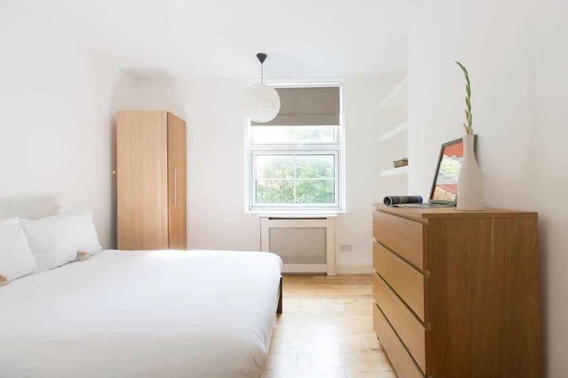 Room St. Katharine's Way in Greater London