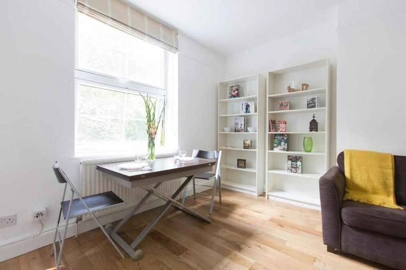 Room St. Katharine's Way in Greater London