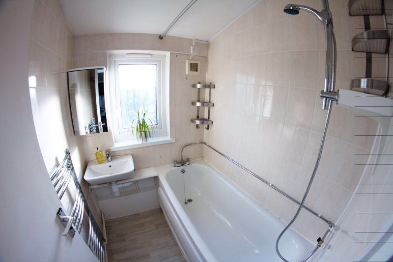 Room Briset Way in Greater London
