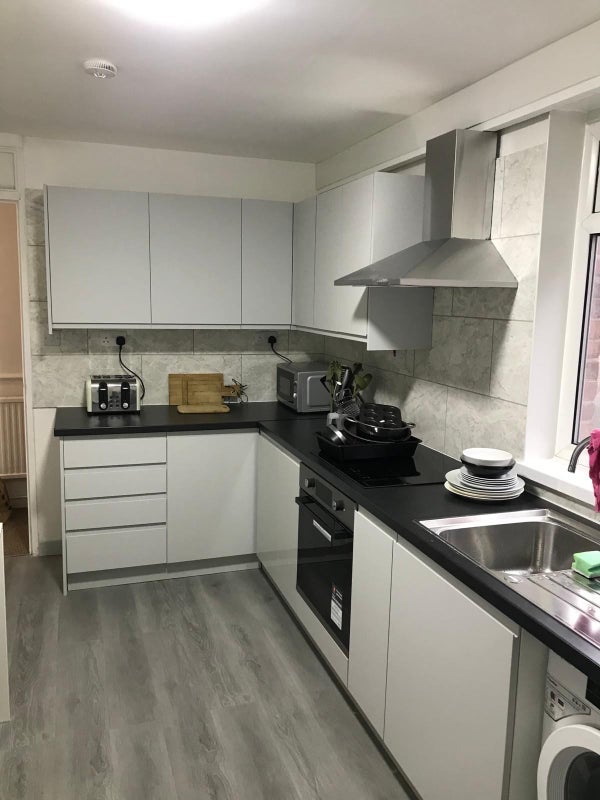 Room Briset Way in Greater London