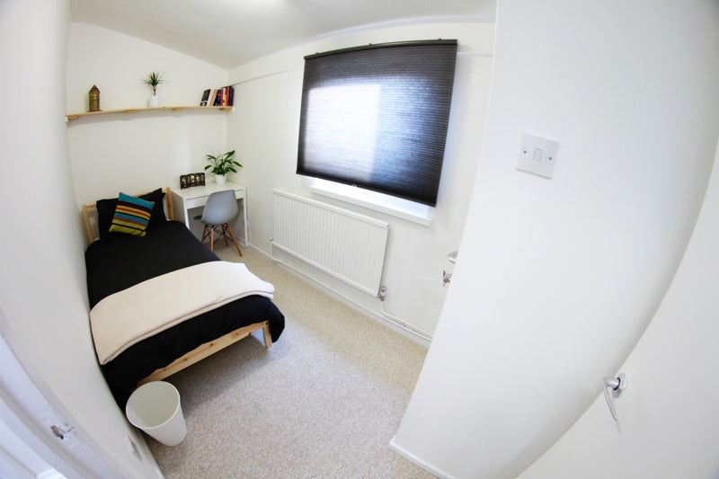 Room Briset Way in Greater London