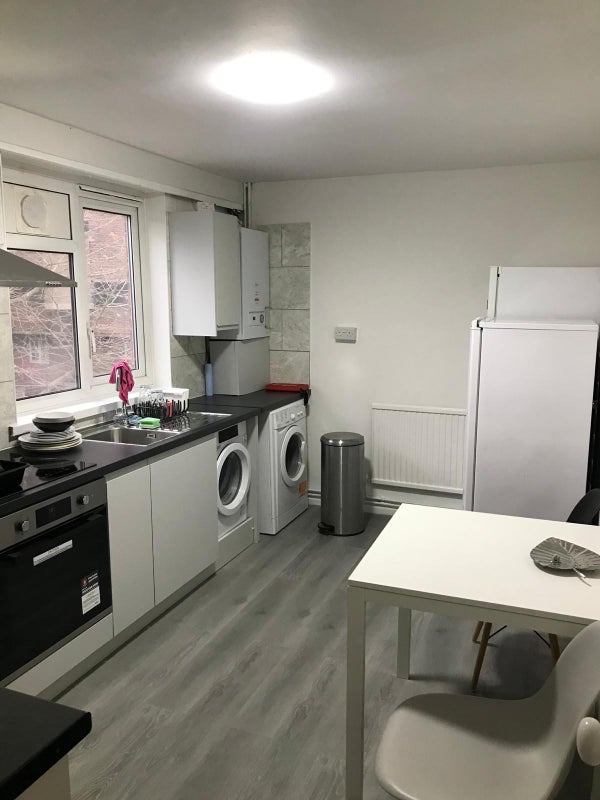 Room Briset Way in Greater London