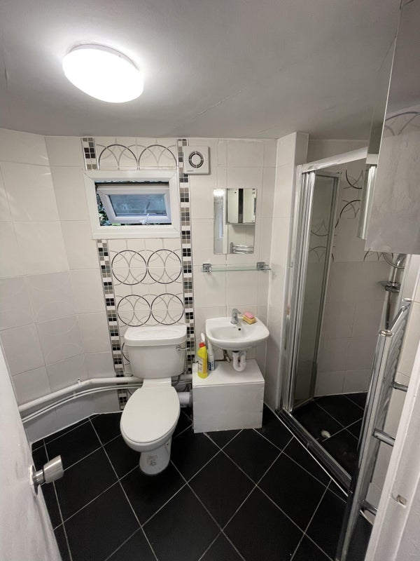 Room Rivulet Road in Greater London