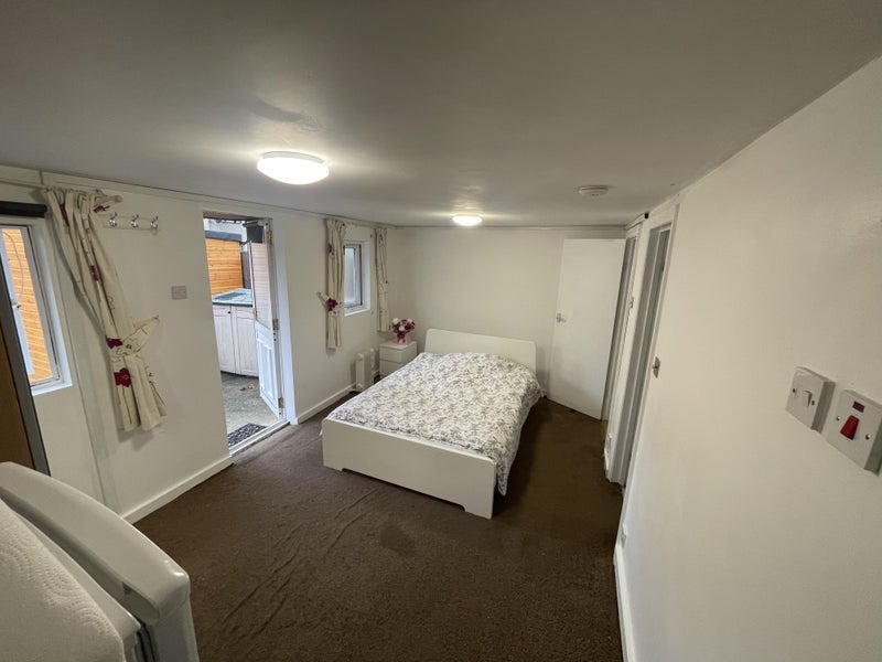 Room Rivulet Road in Greater London