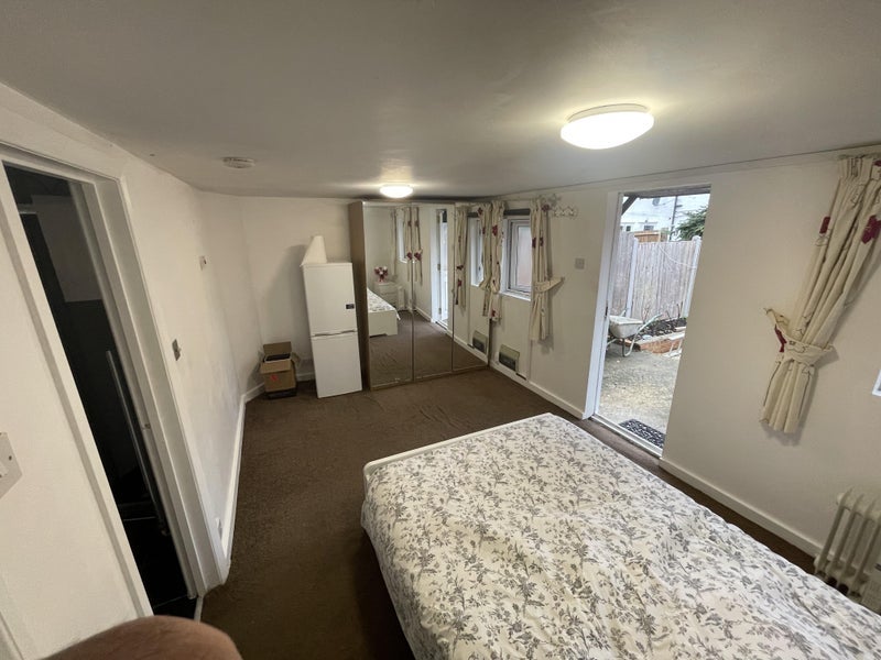 Room Rivulet Road in Greater London